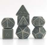  DES MÉTAL - MINI LOT DE 7 DES (14MM) - SOLID NICKEL (+ BOITE DE RANGEMENT ACRYLIQUE FOURNI)