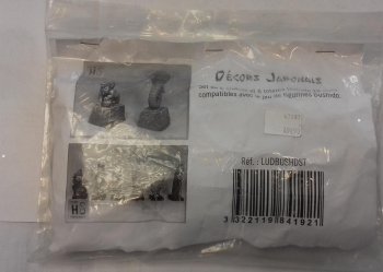 DECORS : 2 STATUES 6 TOTEMS